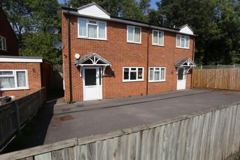 2 bedroom maisonette for rent