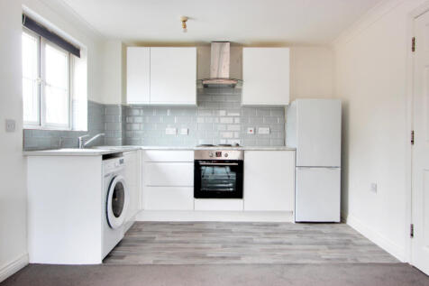 Spacious 1 Bedroom Flat to Let