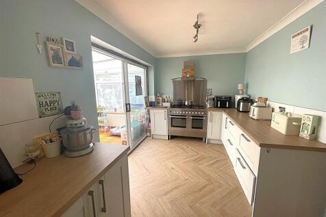 Kitchen 3.jpg