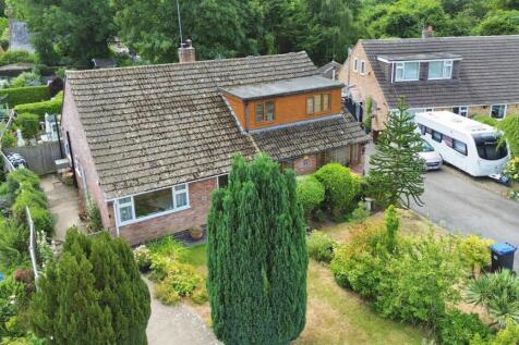 Front Garden/Garage