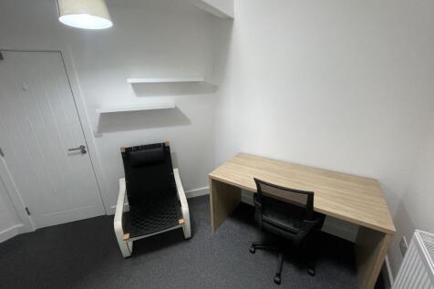 9-bed house on 23A Cobourg, £650/mo