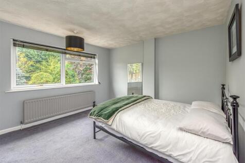 6 St Johns close-Bedroom 1.jpg