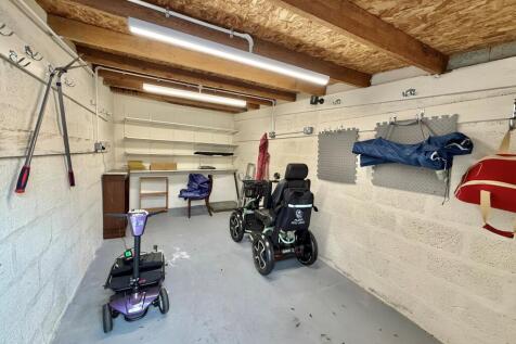 Garage with Power