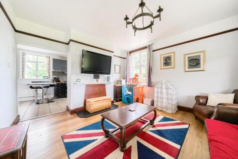 Lounge view into Kitchen.jpg