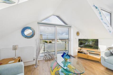OPEN PLAN LIVING ROOM