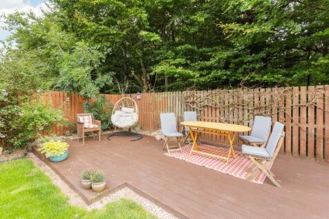 123 Oldwood Place...