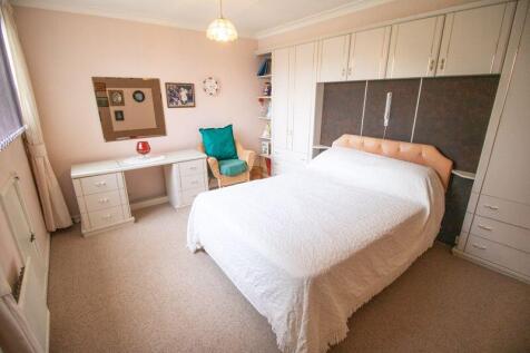 Bedroom 2 (Upper floor)