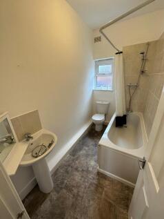 Flat 2 74 Station Road, Reddish, SK5 6ND photo 4
