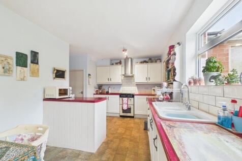 Kitchen/Dining Area