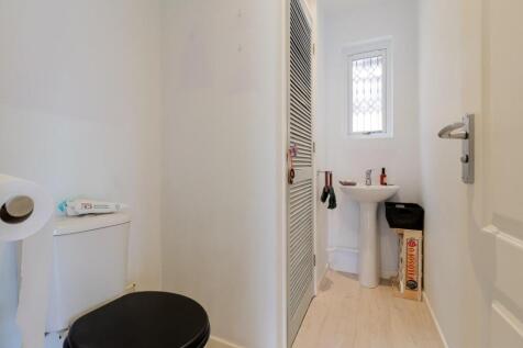 4-bed-house-prestbury (17).jpg