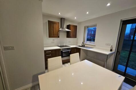 Gorton Road, Stockport, SK5 photo 2
