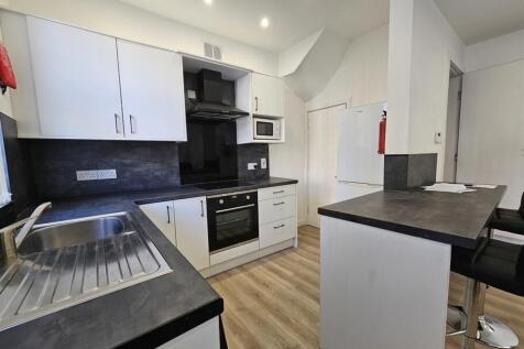3-bed house on Beechwood Avenue, Burley, Leeds, LS4 2NA, £1,605/mo