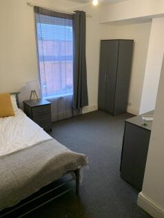 Tidy double bedroom with ample storage space....