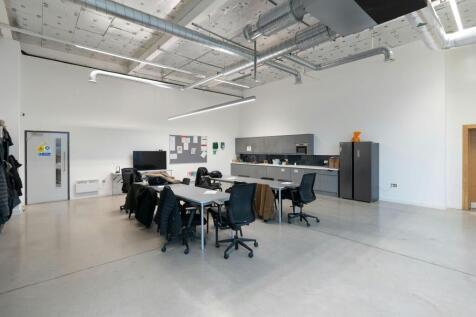 DC1 Everest Logistics Park Croydon 028.jpg