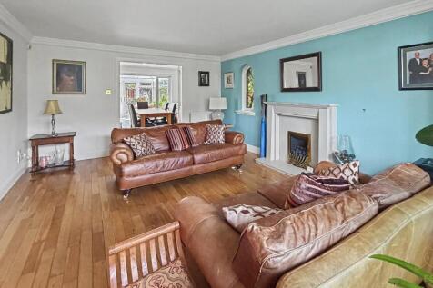 Reception room.