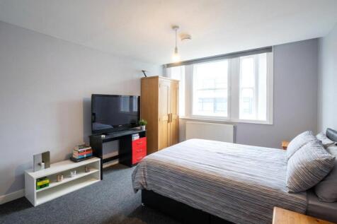 4-bed flat on The Triangle (Flat 2), Clifton, Bristol, BS8, £3,140/mo