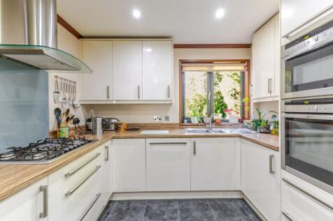 Kitchen/Dining Area