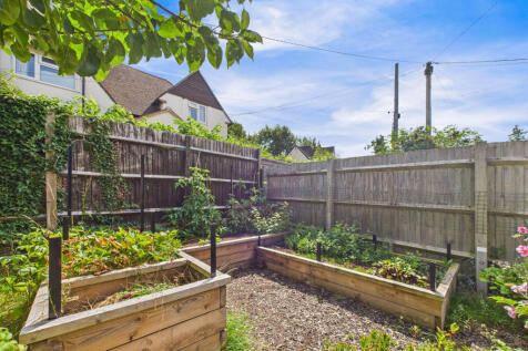 CAM02909G0-PR0460-STILL020