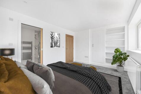 Main Bedroom-Virtually staged.jpg