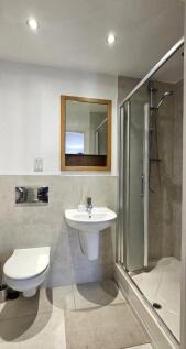 SHOWER ROOM.jpg