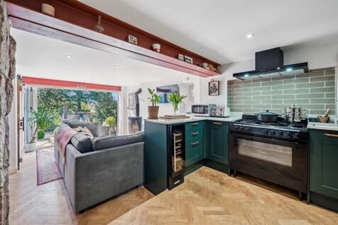 Kitchen towards Living Room.jpg