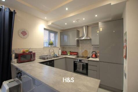 222 Lincoln Road North - Kitchen .jpg