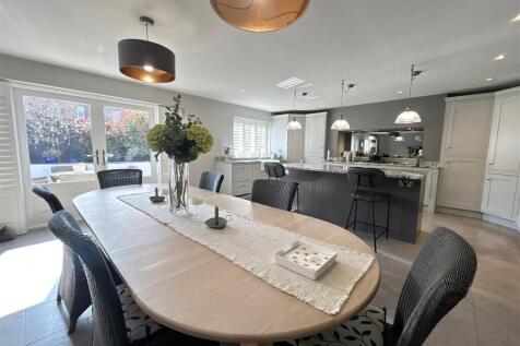 Dining Area towards Kitchen