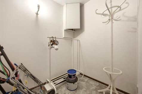 16-69_ST_COLUMBA_DRIVE_KIRKINTILLOCH_016.jpg