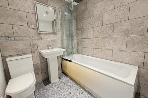 Bathroom 2.jpeg