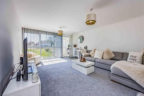 65 Wendover Road, Bedhampton-Small-PorticoMarketin