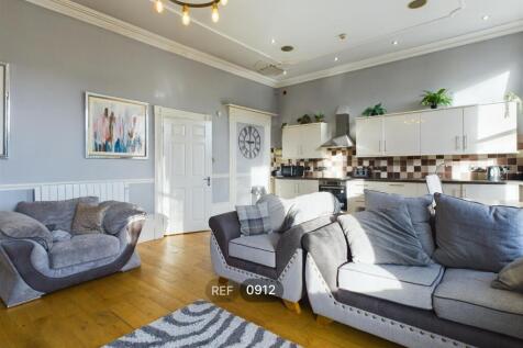 Kitchen &amp; Living area