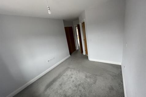 Osprey Close, Upton photo 5