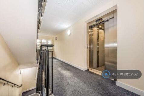 Communal Lift / Stairs