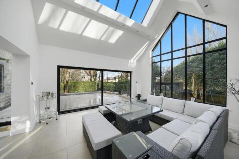 GARDEN ROOM