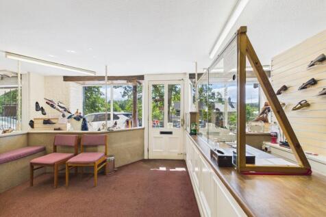 CAM04201G0-PR0094-STILL018