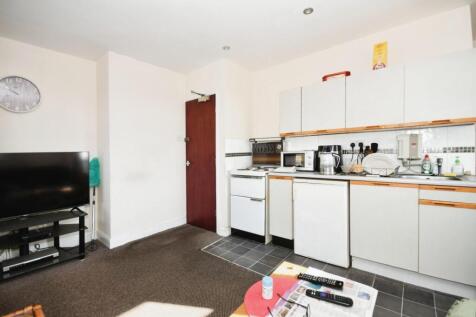 FLAT 3 - KITCHEN LIVING 02.JPG