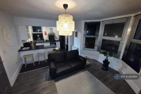 Open Plan Living - Fridge And Washing Machine Incl