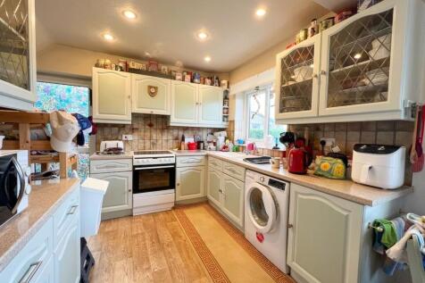 OPEN-PLAN DINING KITCHEN