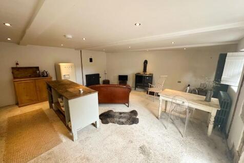 OPEN PLAN LIVING/DINING KITCHEN