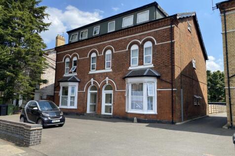 1-bed flat on Flint Green Road,
Acocks Green,
Birmingham,
B27, £760/mo
