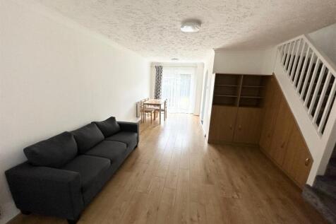 Ratcliffe Close, Uxbridge photo 4