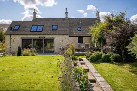 38 - 9-10 Sherborne - GL54 3DU - Web.jpg