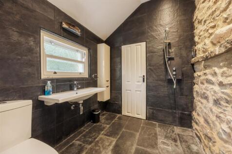 Jack &amp; Jill Shower room