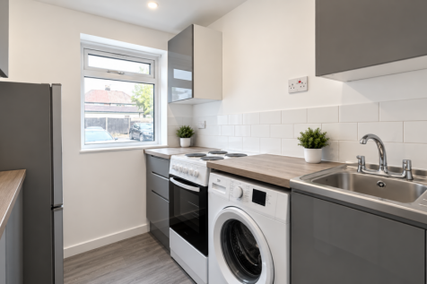 2 Bed Unfurnished Flat