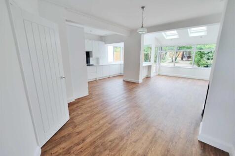 Prittlewell Chase, Westcliff On Sea photo 4