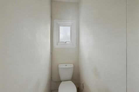 10 Mundon Gardens, Ilford, IG1 4AH