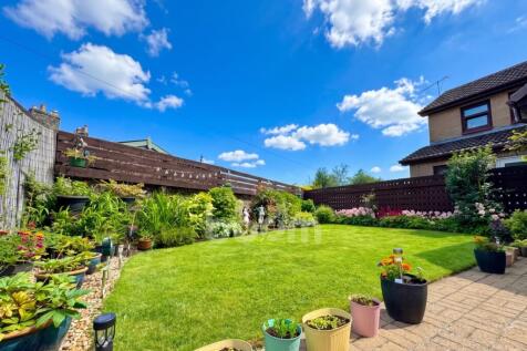Glebe Court, Beith garden picture