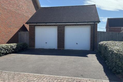 Double Garaging &amp; Driveway