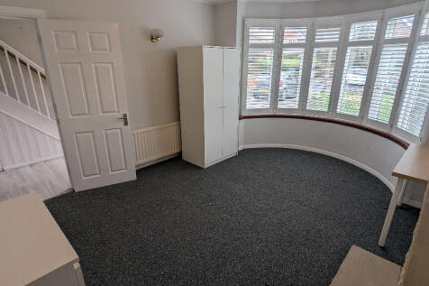 Culver Lane, Reading, Berkshire, RG6 photo 3