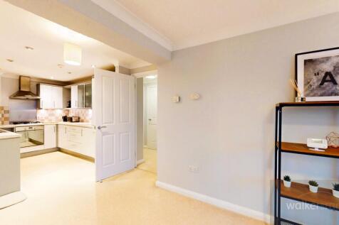 8-Castleton-Court-West-Park-02092024_102354